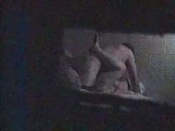 ଲୁକ୍କାୟିତ କ୍ୟାମେରା: ବୃଦ୍ଧମାନେ ଏକ ଛୋଟ ବିଚ୍ ସହିତ ଫ୍ୟାକ୍ସ୍ କରନ୍ତି