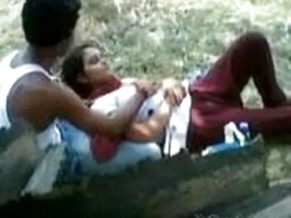 ଭାରତୀୟ girl ିଅ ପାର୍କରେ ନିଜ ପ୍ରେମିକ ସହିତ ଖେଳିବାକୁ ଭାରତୀୟ ଟାଇଟ୍ ସହିତ ମାଗଣା ଗ୍ରାନି ଫ୍ୟାକ୍ ଭିଡିଓ ଦେଇଥାଏ