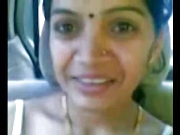 ସ୍ମାର୍ଟ ପରିପକ୍ୱ ବୁ lady ୀ ମାଉସୀ କାରରେ ଭାରତୀୟ ଟାଇଟ୍ ଦେଖାଉଛନ୍ତି