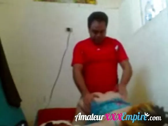 ବଡ ଗାଣ୍ଡି MILF କଳା ଦ୍ୱାରା ଫ୍ୟାକ୍ ହୋଇଗଲା  ମୁଁ ଏକ ଅସୁନ୍ଦର ଲୋକ ସହିତ ବାଥରୁମରେ ମା କୁ ଚୁଚୁମି